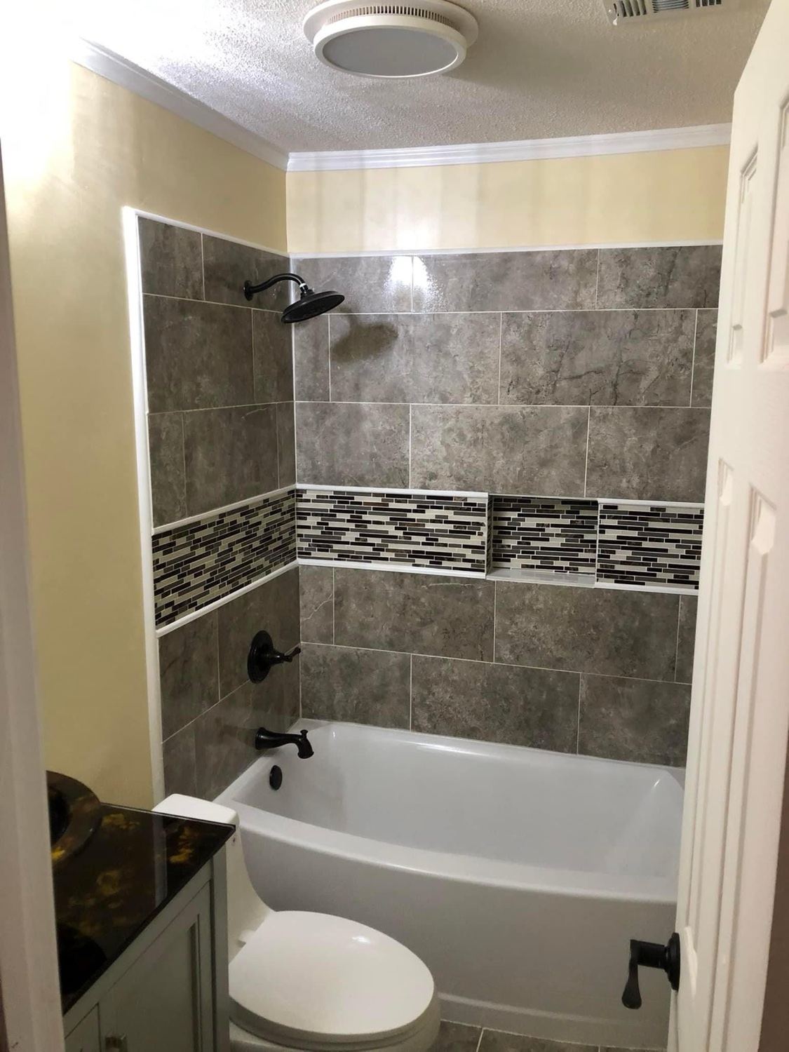 Tub with mosaic accent